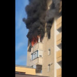 video incendiu puternic intr un bloc din arad zeci de persoane s au autoevacuat dupa ce un apartament a luat foc 6a0c1d2c18b79