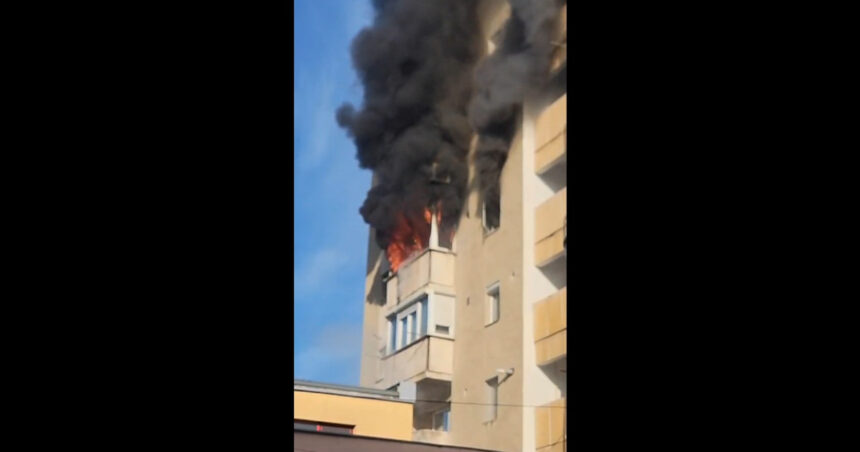 video incendiu puternic intr un bloc din arad zeci de persoane s au autoevacuat dupa ce un apartament a luat foc 6a0c1d2c18b79