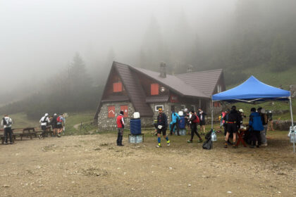 video interventie in muntii bucegi 16 oameni au avut nevoie de salvamont pe traseul unui ultramaraton in zona a aparut si un urs 6a11a27343fe9