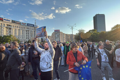video manifestatii pro bolojan in bucuresti si oradea cu doua zile inainte de motiunea de cenzura depusa de aur si psd 69f783daf01a8