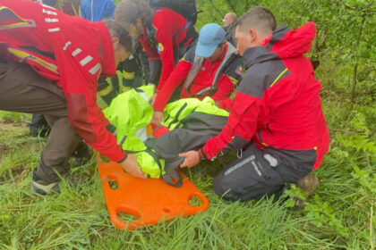 video noi imagini cu momentul in care copilul de 5 ani din sibiu a fost gasit gestul salvamontistilor care l a facut pe alex sa zambeasca 6a059ac2cfc14