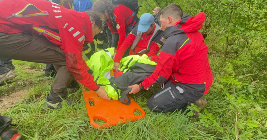 video noi imagini cu momentul in care copilul de 5 ani din sibiu a fost gasit gestul salvamontistilor care l a facut pe alex sa zambeasca 6a059ac2cfc14