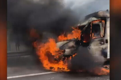 video o duba a luat foc in mers pe autostrada a1 sensul spre pitesti circulatia a fost blocata zeci de minute 69f6404fe44c5