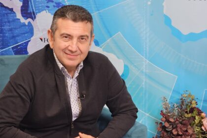 video palaz pacat ca am ajuns sa traim o perioada in care avem un guvern care se agata de putere ca pisica de sunca 6a1aa30232e11
