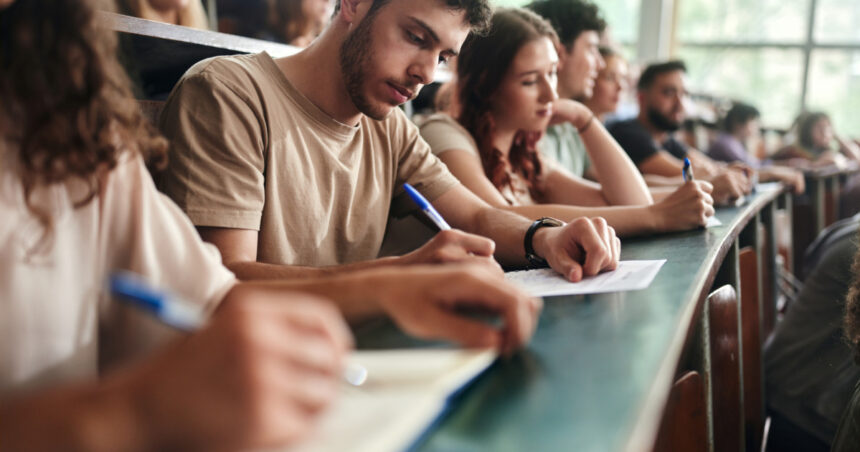 video practica inca din bancile facultatii cum incearca marile universitati din tara sa si pregateasca studentii pentru piata muncii 69fc1d7cc4edc