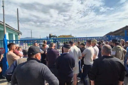 video protest in hunedoara cel mai bogat oier din romania acuzat ca nu a platit milioane de euro unor fermieri isi bate joc de noi 6a145e3d5fe08