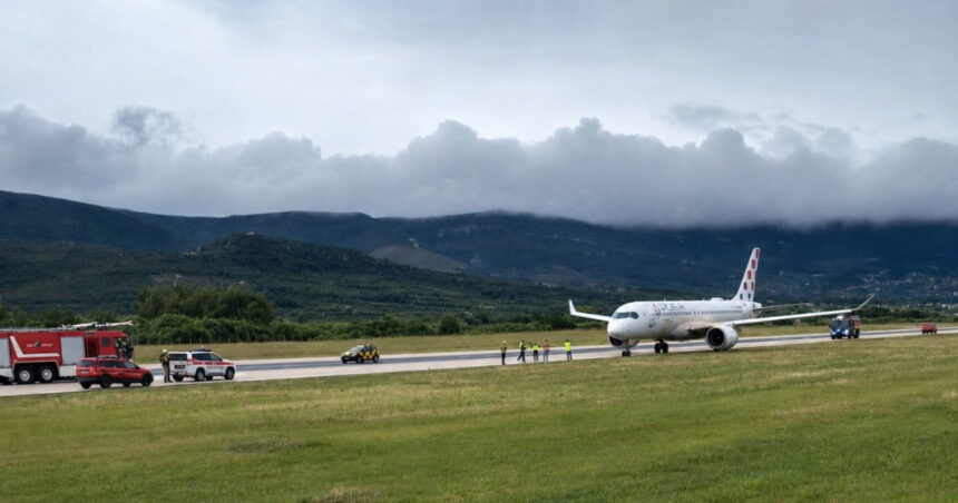 video un airbus a220 cu 130 de pasageri a derapat de pe pista pe aeroportul din split croatia 6a08a03eed4ee