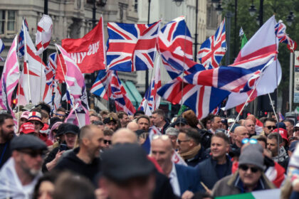 videofoto zeci de mii de oameni la doua marsuri rivale la londra protest anti imigratie si unul pro palestinian 4 000 de politisti mobilizati 6a0879b63a7cb