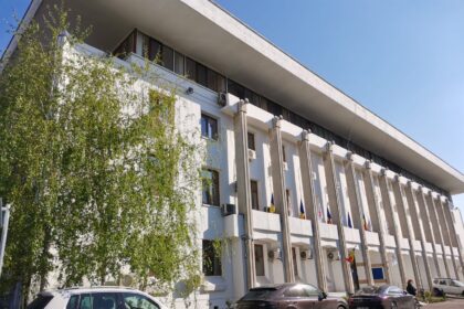 voi stiti ce salarii au directorii subordonatelor primariei constanta cel mai mic salariu il are directorul csm constanta campion este 6a06614991872