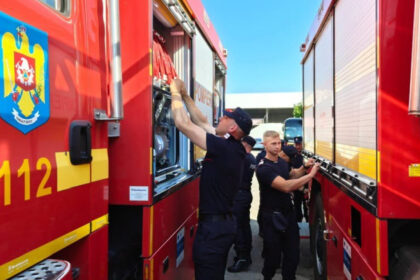 40 de pompieri romani au plecat in franta pentru a ajuta la stingerea incendiilor de vegetatie 6a40fc9408378