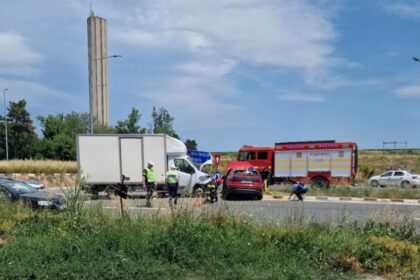 accident pe dn 39 in zona sensului giratoriu spre olimp traficul este partial blocat 6a3bb83298382