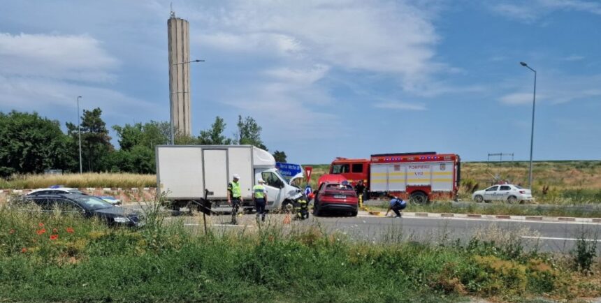 accident pe dn 39 in zona sensului giratoriu spre olimp traficul este partial blocat 6a3bb83298382