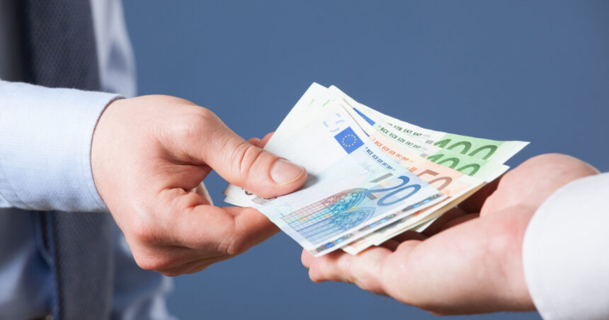 acuzatii de trafic de influenta in arges barbat prins dupa ce ar fi promis interventii la un judecator pentru 5 000 de euro 6a38f031681d5