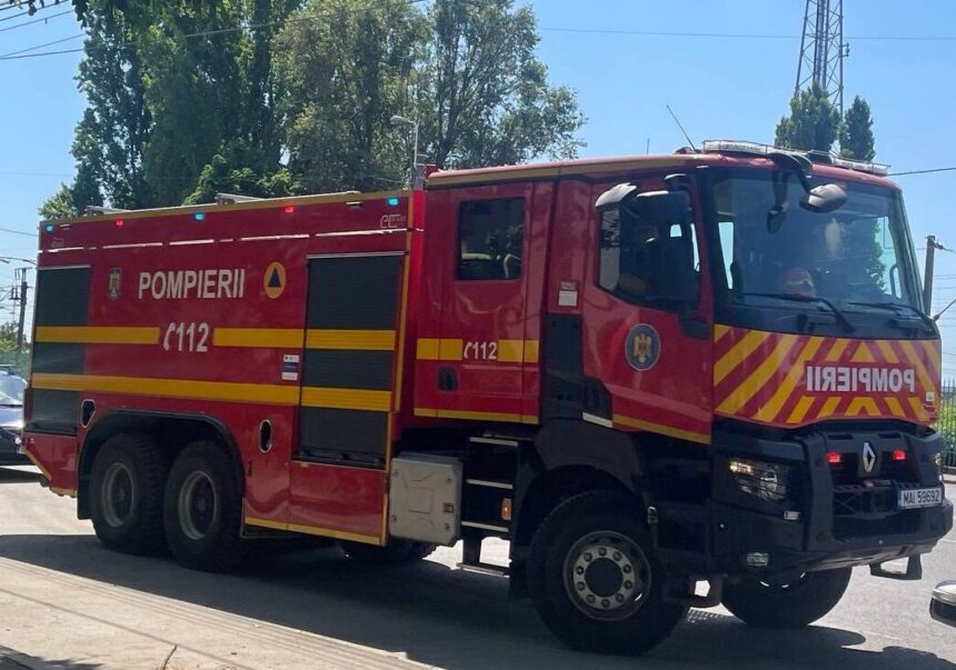 alerta in costinesti ard mai multe panouri fotovoltaice unde intervin pompierii 6a211e6dbc2f6