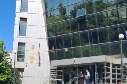 arest la domiciliu cu bilet de voie un traficant de droguri a primit acceptul judecatorilor sa lucreze in mamaia desi are masura preventiva 6a42d5e05fff3