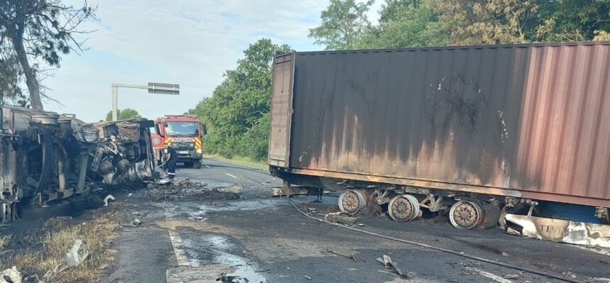 atentie soferi circulatia blocata pe dn2a dupa ce doua camioane s au accidentat in zona chirana 6a3b6adc9958d