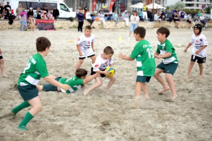 atmosfera plina de energie la festivalul de minirugby pe plaja de la navodari 6a209336b996c
