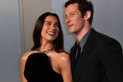 cantareata dua lipa si actorul callum turner s au casatorit urmeaza o petrecere de trei zile in sicilia 6a1d71fc853bc