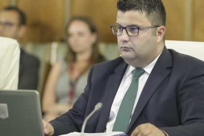 cine este dan neculaescu propunerea lui eugen tomac pentru ministerul apararii 6a2c33a6ddc7a