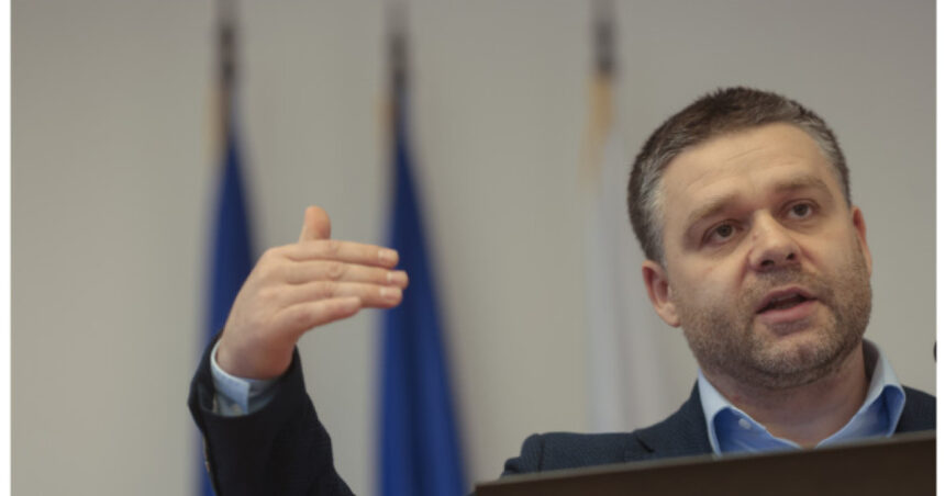 ciprian ciucu va lipsi de la sedinta pnl primarul general e la singapore a picat prost pentru mine din cauza tentativei de puci 6a2fb7c434624