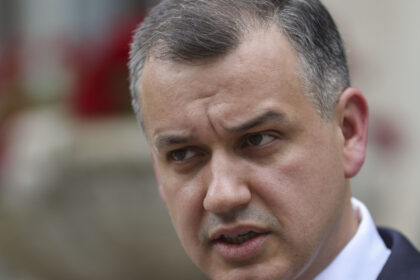 cum ii caracterizeaza eugen tomac pe liderii politici romani ce spune despre trump si putin 6a2790ee4cfdf