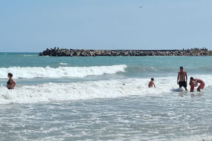 de ce este apa marii atat de rece desi afara este cald ce transmit salvamarii din eforie nord 6a31252575140