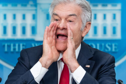 dr oz trump are o sanatate spectaculoasa se duce atat de des la medic pentru ca iubeste rezultatele obtinute la vizite 6a1fcb15dfef6