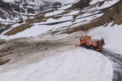 drumarii au terminat deszapezirea pe transfagarasan cand ar urma sa fie deschis drumul 6a291aae858fa