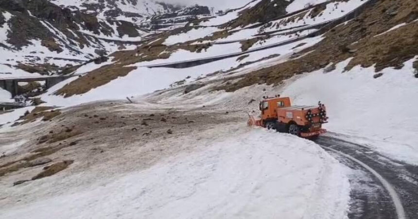 drumarii au terminat deszapezirea pe transfagarasan cand ar urma sa fie deschis drumul 6a291aae858fa