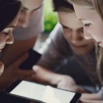 eurobarometru 44 dintre adolescentii romani spun ca petrec prea mult timp in fata ecranelor ce fac pentru a se proteja online 6a31a211ddb29