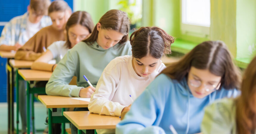 evaluarea nationala 2026 elevii au inceput prima proba scrisa cum arata subiectele la limba si literatura romana 6a38db1290efa