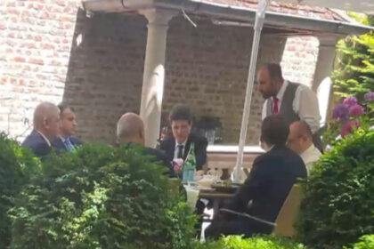 exclusiv explicatiile lui eugen tomac despre fotografia in care apare alaturi de presedintele nicusor dan si seful spp la bruxelles 6a3fd8ae6dfb6