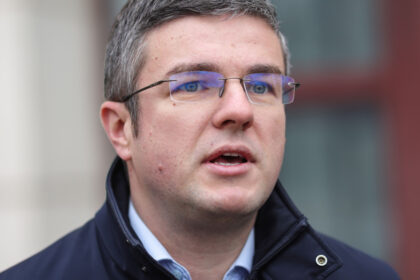 exclusiv irineu darau atac dur la adresa premierului desemnat s a urcat maimuta in copac si i se vede fundul acesta este adrian vestea 6a3118c2b1289