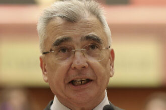 exclusiv petrisor peiu spune ca sorin grindeanu poate ajunge premier cu o majoritate fragila clasa politica e cam cu nervii la pamant 6a40f4f01e8d6