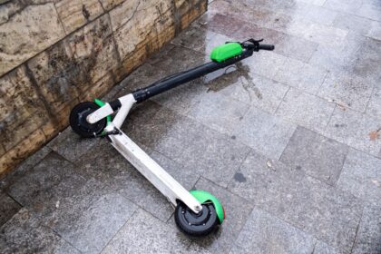 fetita ranita pe strada biruintei din constanta copila circula cu o trotineta electrica 6a34da4de9be2