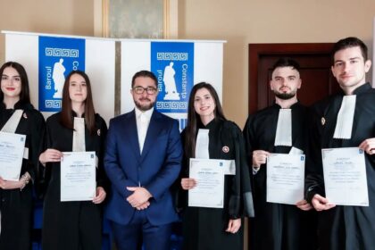foto conferinta internationala de prestigiu organizata de baroul constanta noii avocati au depus juramantul iar reputatul avocat apostol armeanu a fost premiat 6a4136a04eb3f