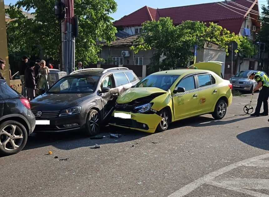 foto constanta accident la intersectia strazilor muncel cu unirii este implicat un taxi 6a1fc955bf5c9