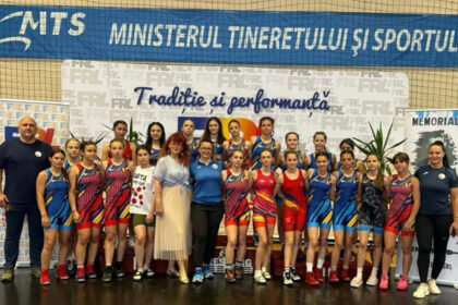 foto damian luiza toroanca maria moraru si alexia gavrila de la cs victoria cumpana rezultate exceptionale la turneul international de wresling de la cluj napoca 6a394a07e627f