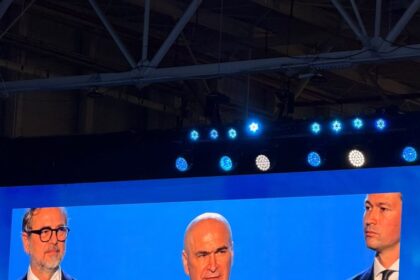 foto ilie bolojan a chemat toti liderii pe scena congresului extraordinar al pnl 6a37c0b1abec5