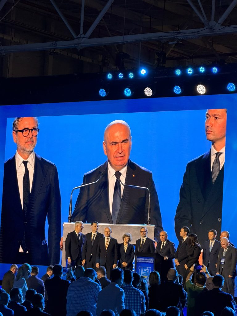 foto ilie bolojan a chemat toti liderii pe scena congresului extraordinar al pnl 6a37c0b1abec5
