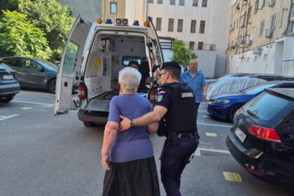 foto misiune incheiata cu succes pentru jandarmii din constanta o femeie a avut nevoie de sprijinul lor 6a365d1a183cb