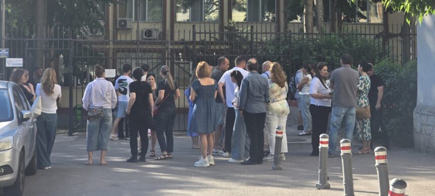 foto peste 5 500 de elevi din judetul constanta sustin azi prima proba la evaluarea nationala unde pot fi anuntate eventualele nereguli 6a38cb655a391