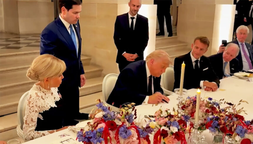 foto ultima ora donald trump a semnat acordul de pace cu iranul stramtoarea ormuz ar urma sa fie redeschisa 6a3388f12d32f