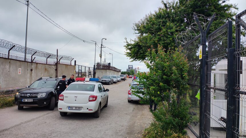 foto video alerta in portul constanta ambarcatiune tip drona gasita aproape de mal 6a227069dbf55