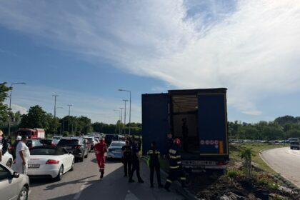 foto video alerta la ciresica un tir a lovit un autobuz si mai multe masini 6a26d4ec8c918