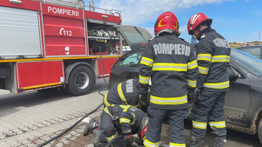 foto video alerta la tulcea a luat foc un autoturism langa un supermarket din municipiu 6a310c8899fe2