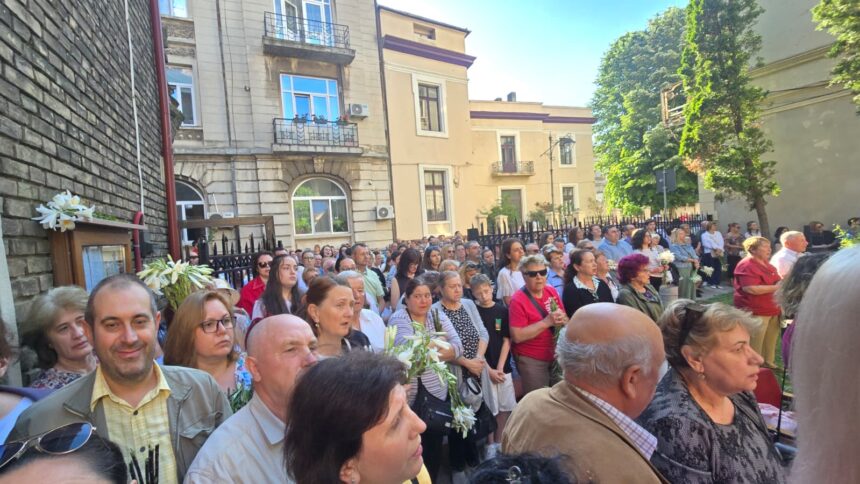foto video sarbatoarea crinilor la constanta liturghia sfantului anton de padova la biserica romano catolica 6a2d76f6abaeb