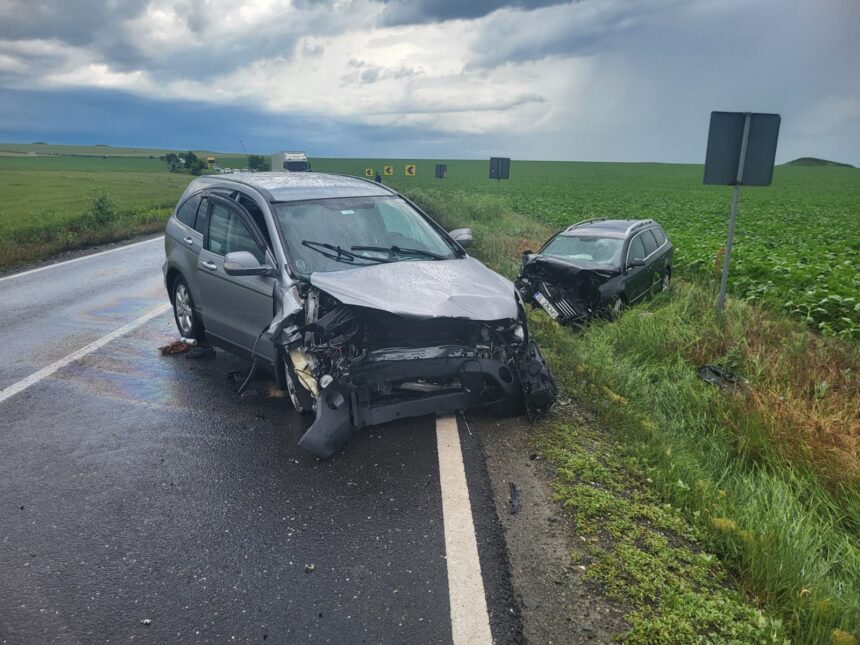 galerie foto video update trei barbati au ajuns la spital accident rutier la mihai viteazu au fost implicate doua autoturisme 6a251df0e7a0b