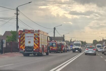 grav accident in valu lui traian o masina a intrat intr un cap de pod 6a3eba2541170