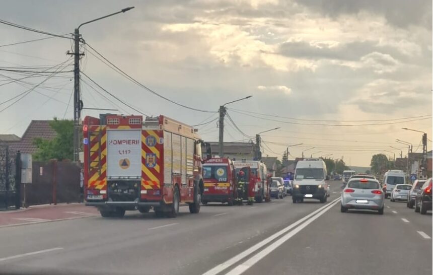 grav accident in valu lui traian o masina a intrat intr un cap de pod 6a3eba2541170